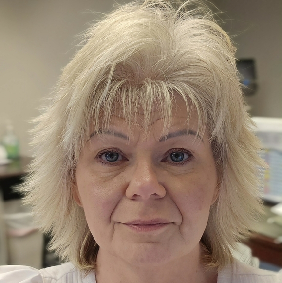 Meet your Posher, Amy - Picture 2 of 2